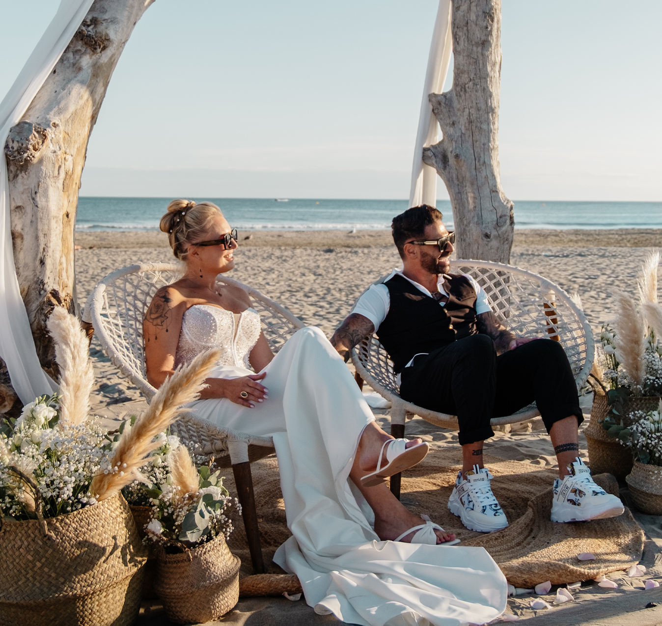 Photographe mariage Provence couple voiture